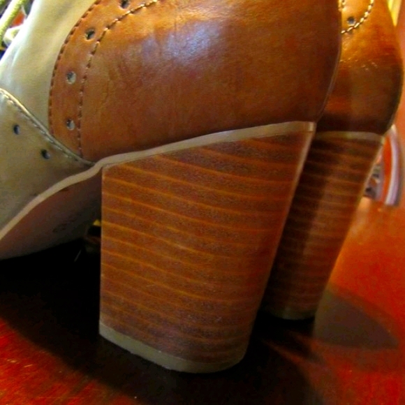 *SOLD* Leather Sage Green & Brown Spectator Heels - 7.5M - Picture 7 of 14
